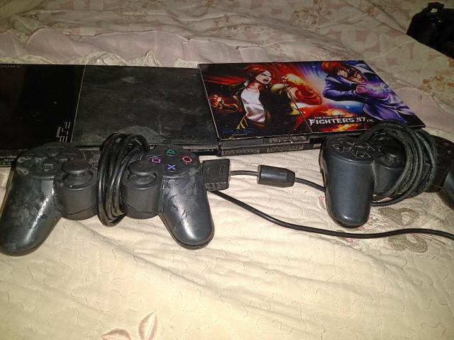 Vendo 2 consoles PS2 mais 2 joystick.