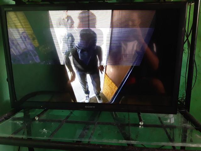 Vendo essa tv sony bravia com problema na tela..