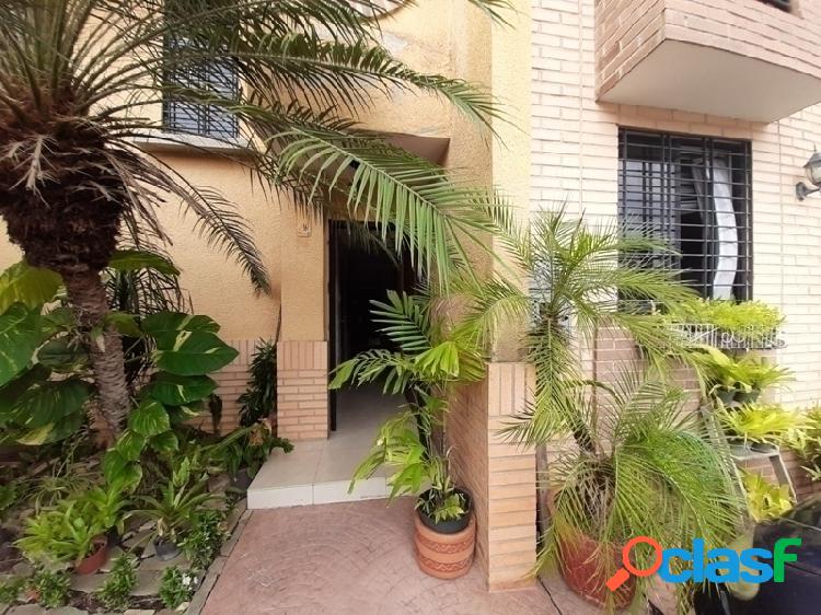 Venta de hermoso Town House en El Rincon IMPECABLE