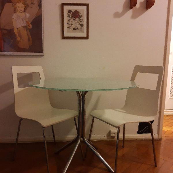 mesa de vidro + 2 cadeiras