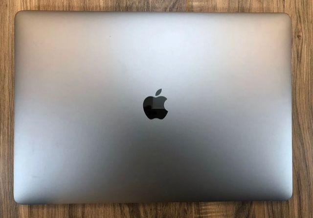 Apple MacBook Pro 2018 Cinza Espacial 15" toque Bar 512GB