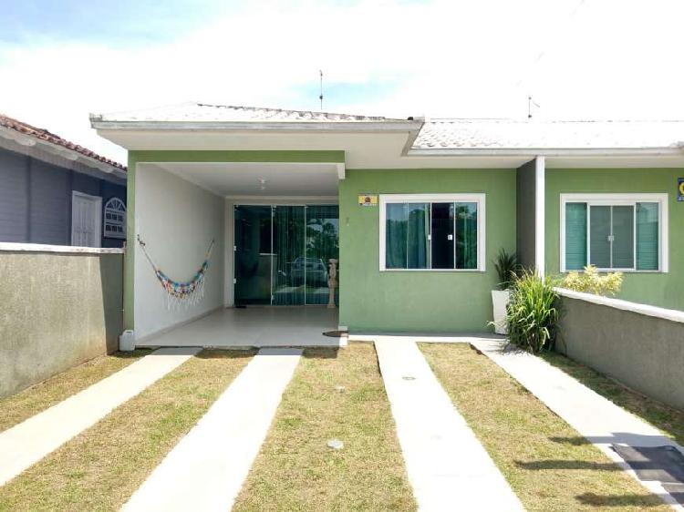 Casa charmosa com 89 m², localizada na Barra do Saí!