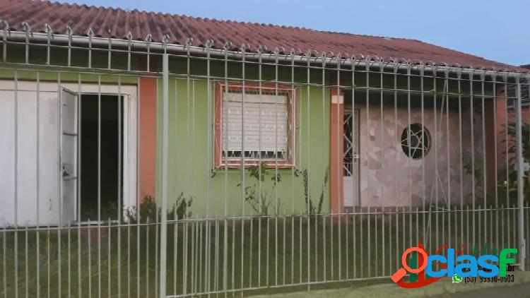 Casa com 2 dormitórios em amplo terreno no bairro Fátima
