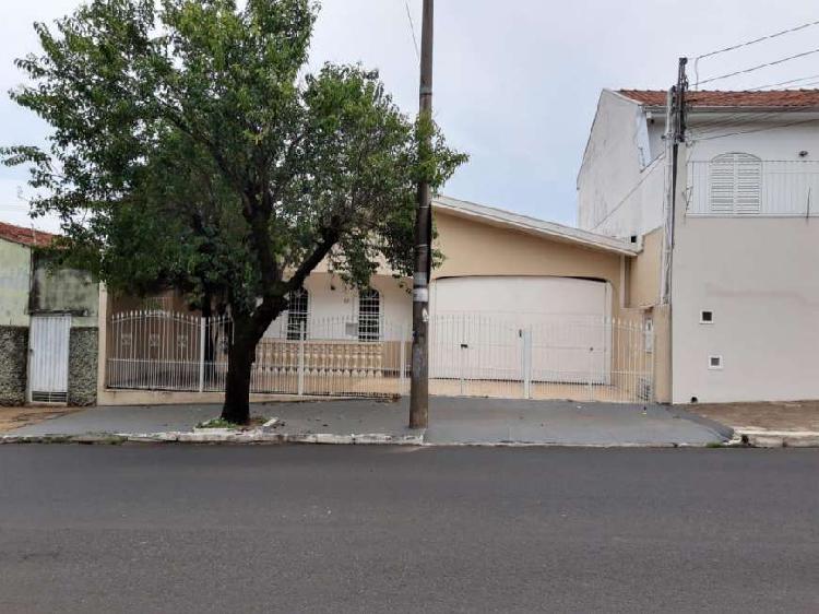 Casa de 178 metros quadrados no bairro Vila Falcão com 3