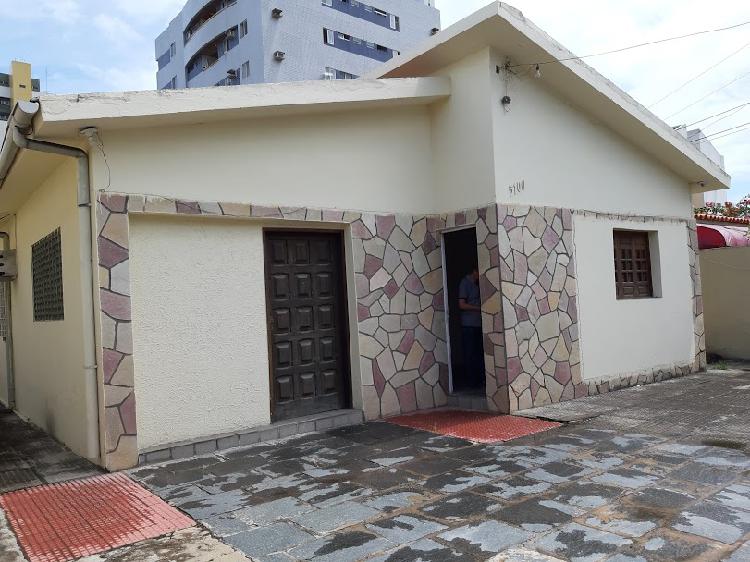 Casa para venda tem 161 metros quadrados com 4 quartos em