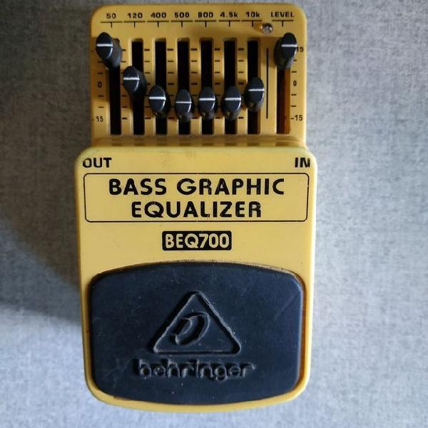 Pedal Equalizador para Contrabaixo Behringer BEQ700 Bass