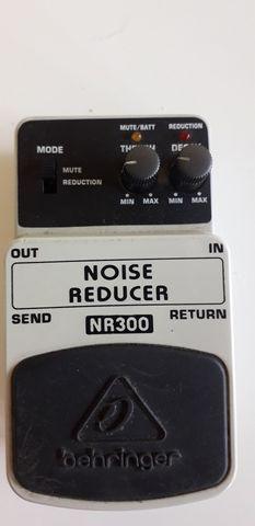 Pedal de dalay noise reducer NR300 da behringher