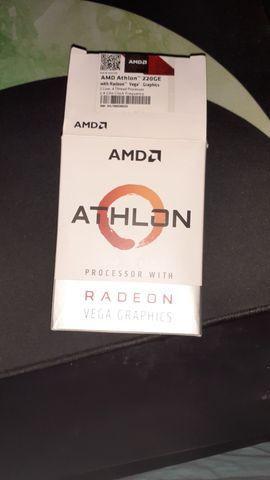 Processador AMD Athlon 220 GE, usado acompanha o cooler do