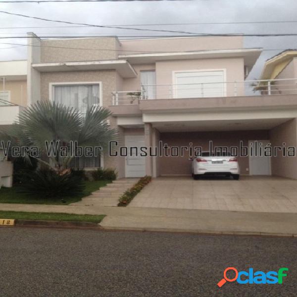 Sobrado com 3 suítes com modulados Cond Ibiti Royal