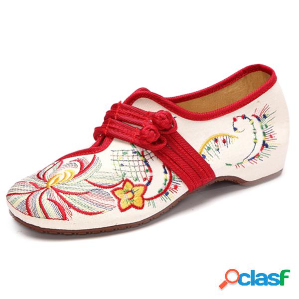 Tamanho grande sapatos com bordados de flor nó chinês