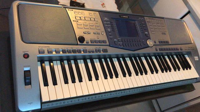 Teclado Yamaha PSR 1100