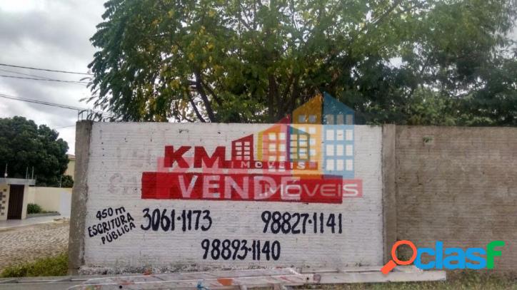 Vende-se terreno de esquina todo murado