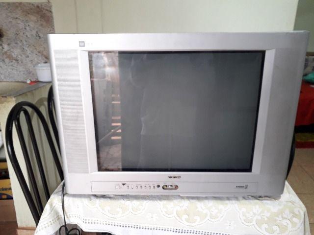 Vendo TV vc é 21 polegada com conversor