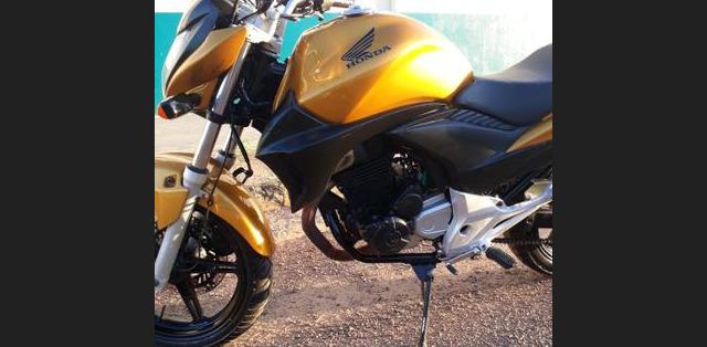 Vendo uma moto cb 300 Honda - MGF Imóveis