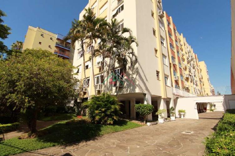 APARTAMENTO COM 02 DORMITÓRIOS DESECUPADO