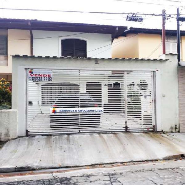 Casa com 79m² bem localizada com 3 quartos 1 suíte 2 vagas