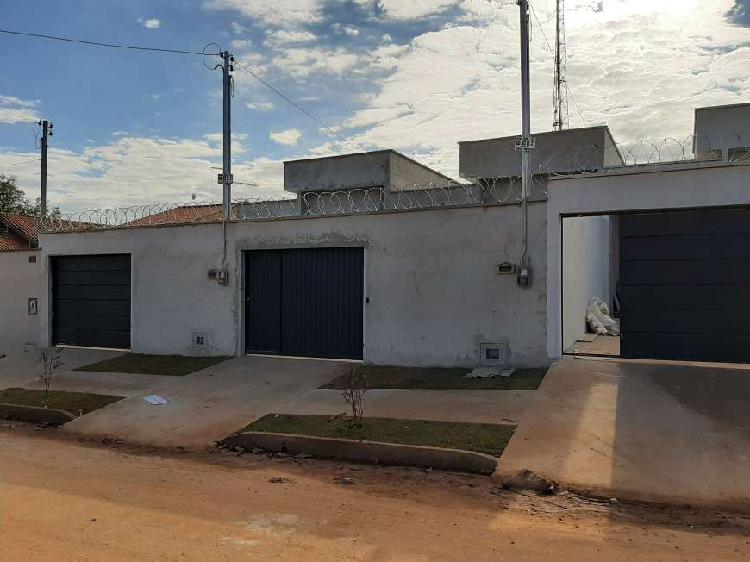 Casa para venda tem 98 metros quadrados com 3 quartos em