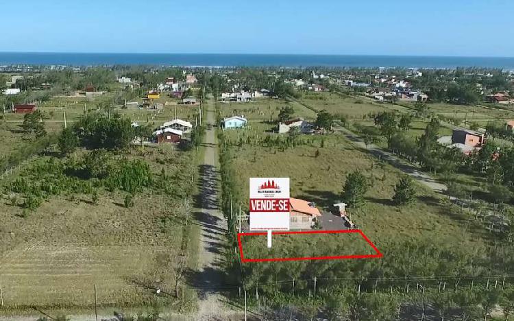 Lote/Terreno para venda a 700mt do mar no bairro Village