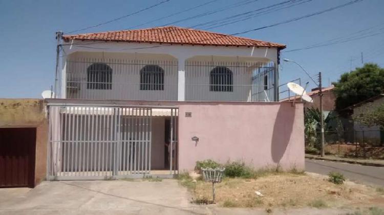 Sobrado para venda com 280 m² com 4 qts em Santa Maria -