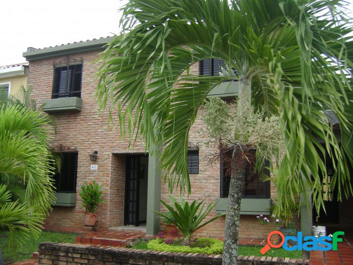 400 M2. Venta de casa Urb. Parque Mirador El Bosque Valencia