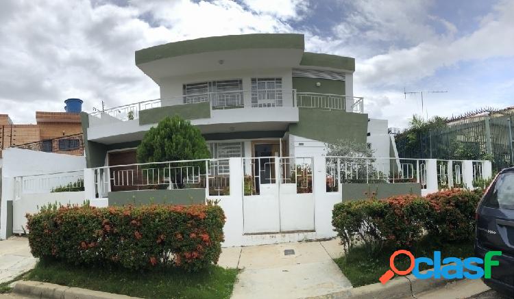 420 M2 Venta de Hermosa Casa de 2 Niveles, Trigal Centro,