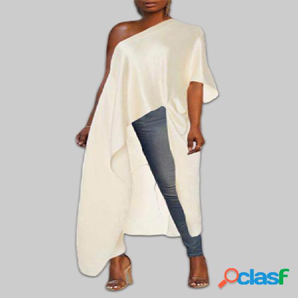 Blusa assimétrica de cetim com um ombro e guarnição Plus