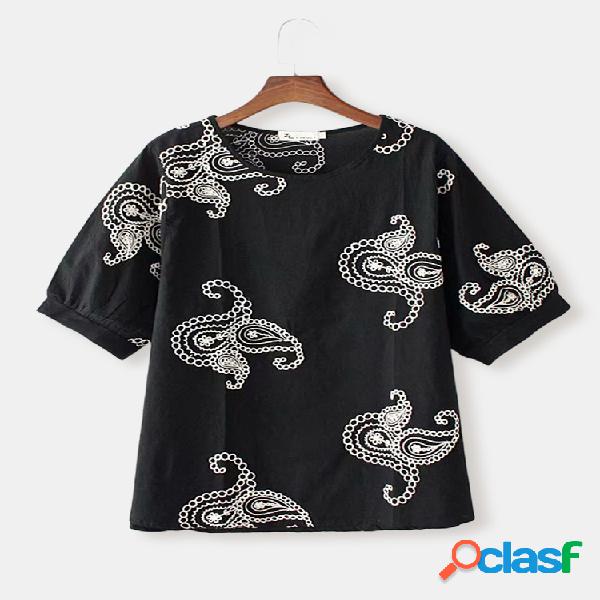 Blusa de manga curta com decote em O bordado Plus