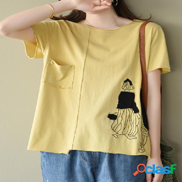 Bordado O-pescoço manga curta bainha assimétrica T-shirt