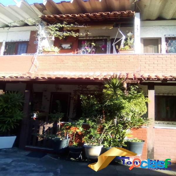 Excelente casa duplex em condomínio em Cabo Frio !!!