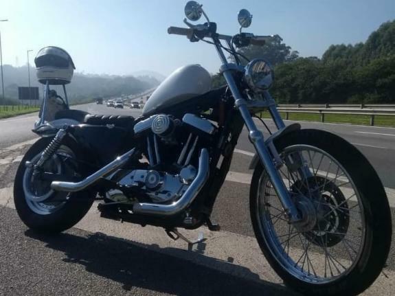 Harley-Davidson - Sportster XL 883 Custom