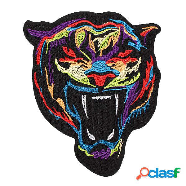 O tigre do arco-íris do bordado Sew no ferro na roupa do