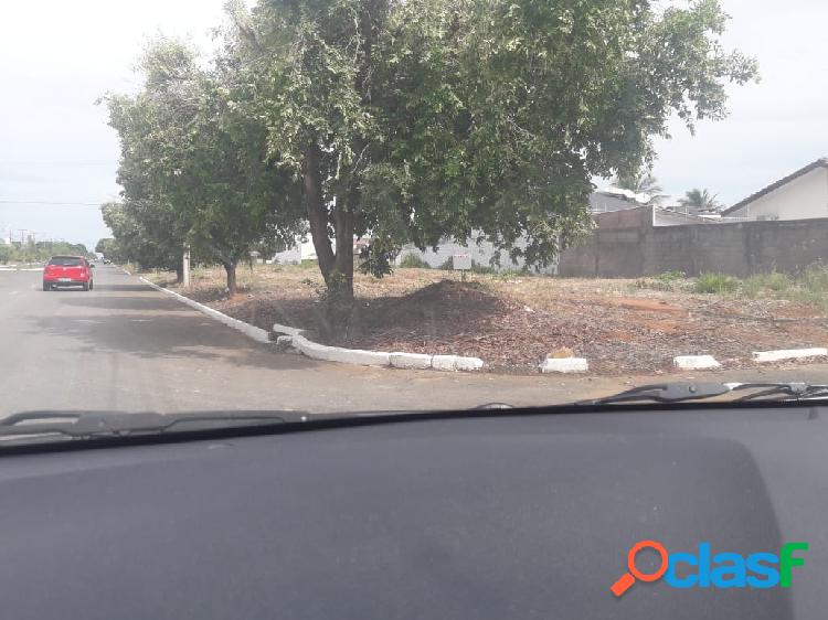 TERRENO DE ESQUINA NA AVENIDA TANCREDO NEVES NO CENTRO DE