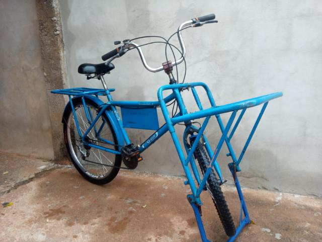 Bicicleta cargueira 670,00 avista ou 10 X 75,00 reais no