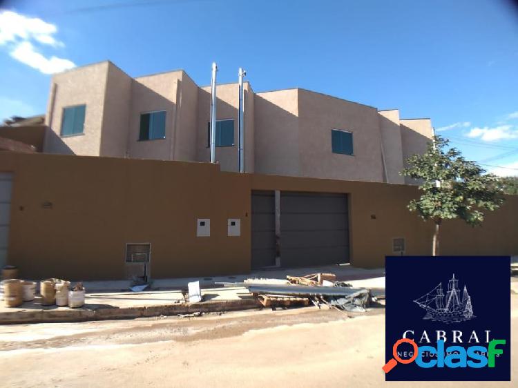 Casa com 2 Quartos à Venda, 75 m² por R$ 230.000