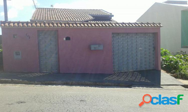 Casa com 2 dorms em Poços de Caldas - Jardim Itamaraty III