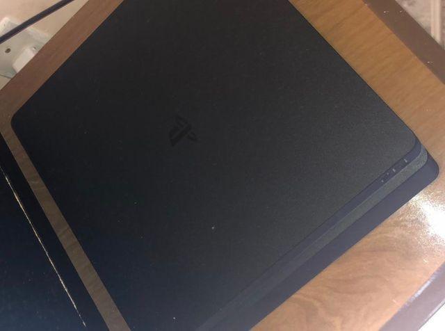 Ps4 Slim 1 ano e meio de uso(perfeito)