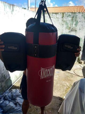 Saco de pancadas KNOCKOUT,e aparador de socos e chutes FIGHT