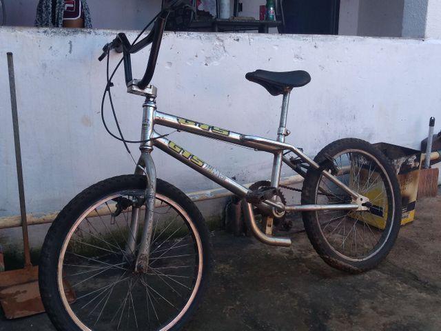 Vende-se um bicicleta