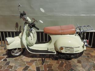 Vende-se uma motoneta Velocette Motorino, ano 2014/2015.