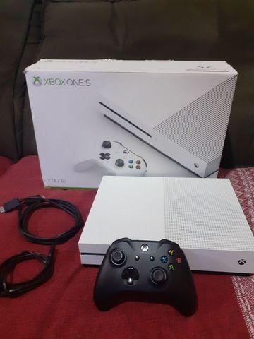 Xbox One S 1TB Semi Novo