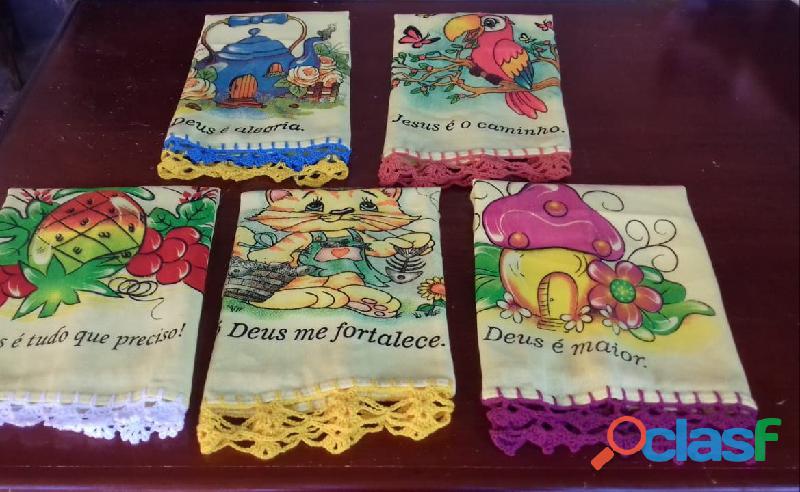 Panos de prato com barrado de croche