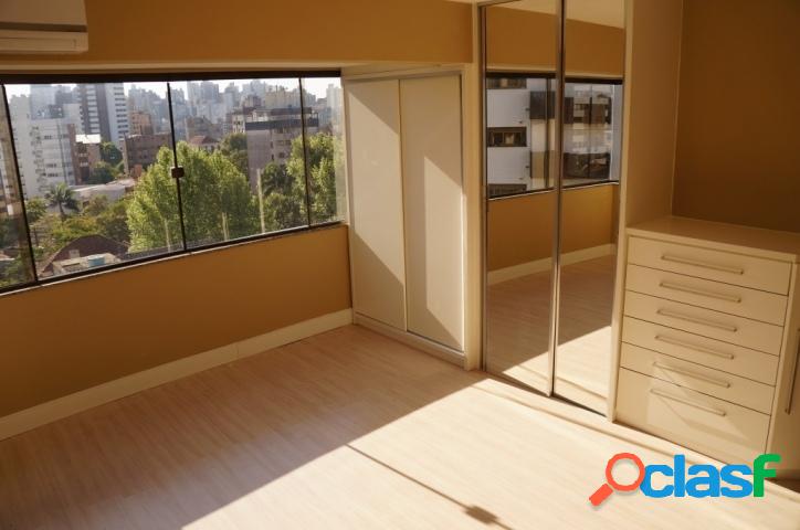 Apartamento 2 dormitórios, 2 vagas. Petrópolis.