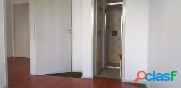 Apartamento com 1 dormitório de frente