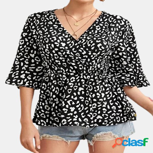 Blusa estampada com decote em v meia manga trompete para