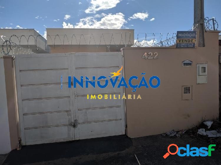 Casa NOVA, em boa localização.