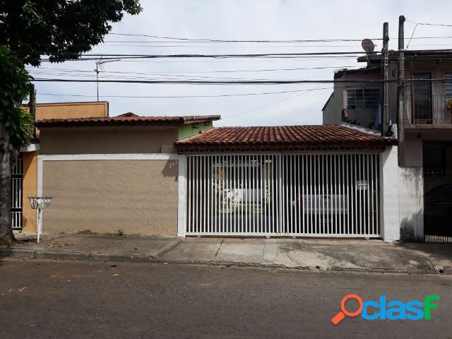 Edicula 3 dormitórios com ponto comercial na frente !!