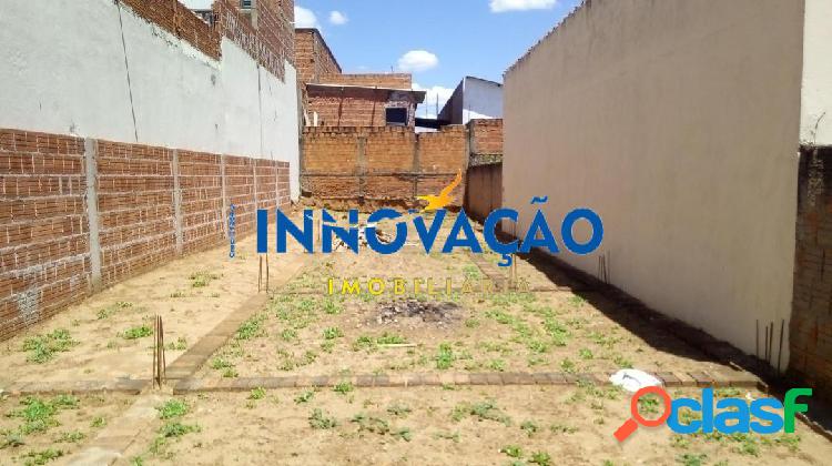 Excelente 1/2 lote com baldrame
