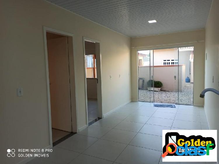 Excelente casa de 60mt² em condomínio em Tijucas-sc,