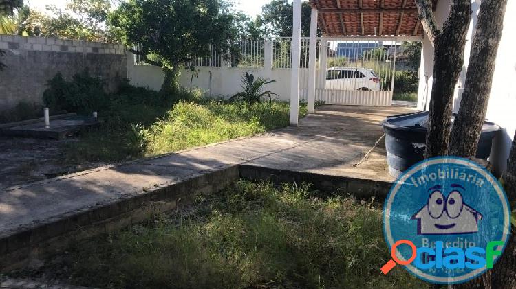 Vendo casa mobiliada com 2/4 próximo da praia.