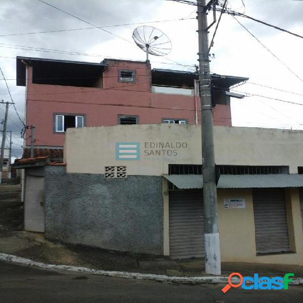 Ótima casa em Nova Era com 3 qts